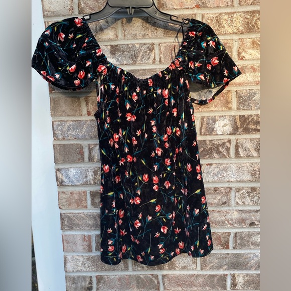 Velvet Puff Sleeve Floral Peasant Top - Picture 6 of 7